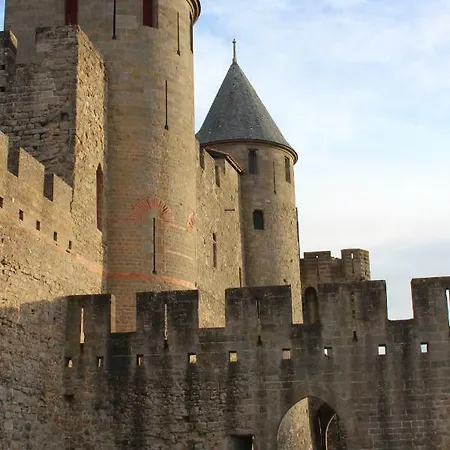 Les 3 Tours 1e étage * Carcassonne