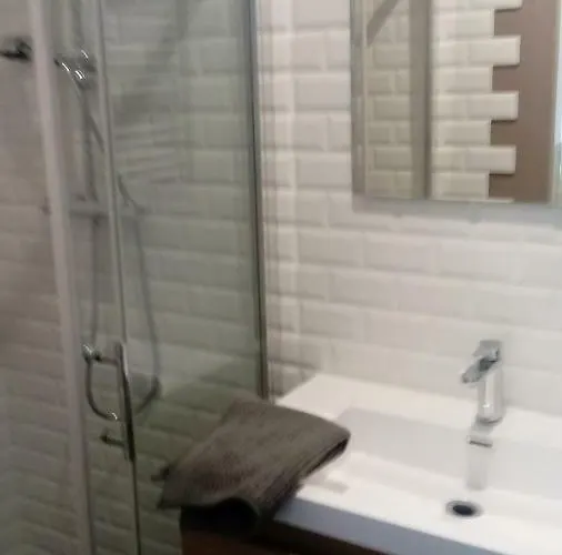 Les 3 Tours 1e Etage דירה קרקסון